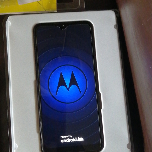 Motorola G Pure with accessories - Picture 2 of 4